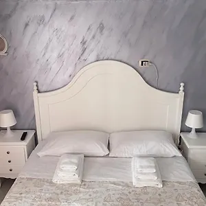 https://little-house-naples-80139.hotels-amalfi.com